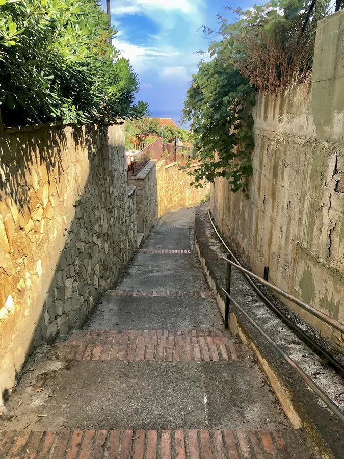 麻和弥住宿加早餐旅馆 切法卢 外观 照片